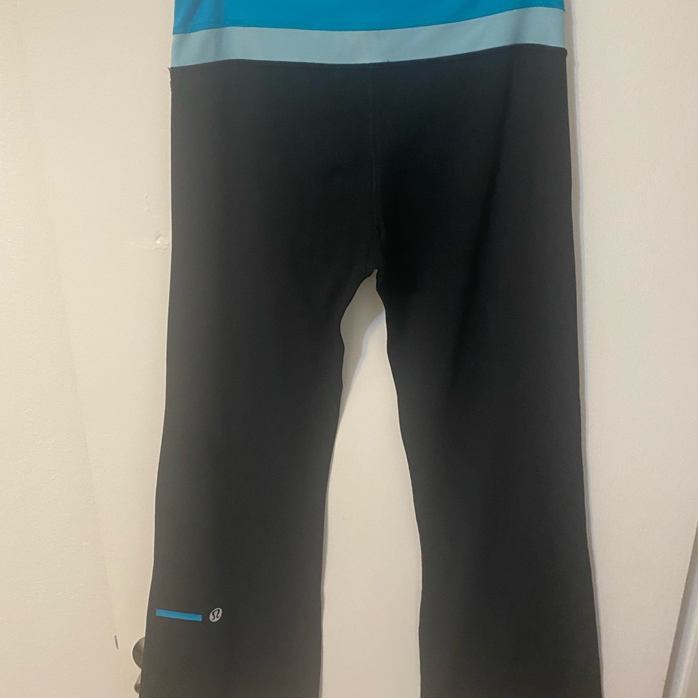 lululemon Athletica Vintage Throwback Grove Black Pants with Blue Accents - Picture 4 of 6